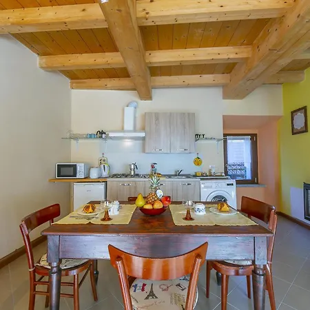 Historic Casa Baroni Near Lake Orta - Happy Rentals 마돈나 델 사소